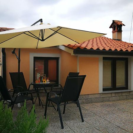 Vila House Čeh Črni Kal Exteriér fotografie