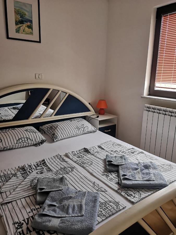 Vila House Čeh Črni Kal Exteriér fotografie