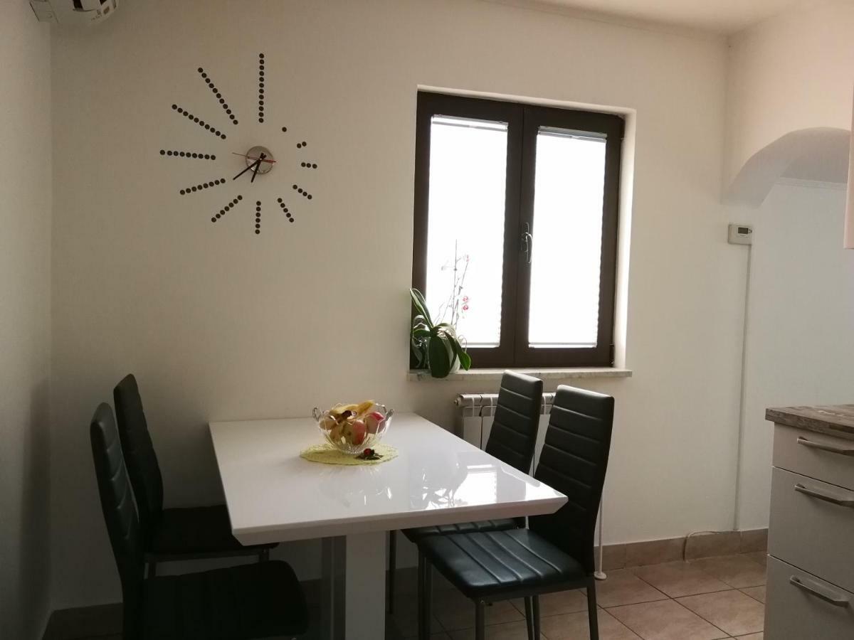 Vila House Čeh Črni Kal Exteriér fotografie